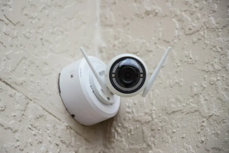 Installer un système d'alarme maison : détecteurs, sirènes, clavier et télésurveillance